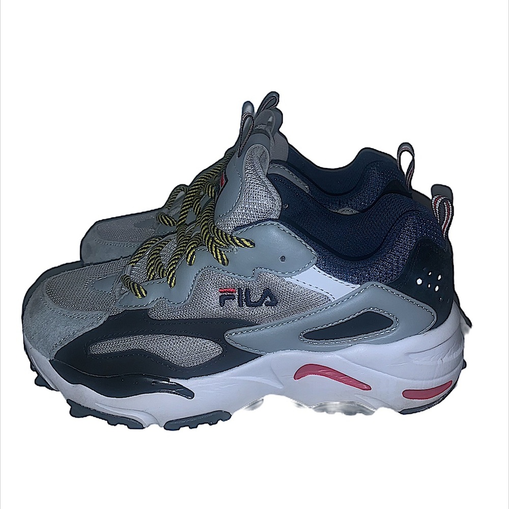 FILA unisex running shoe